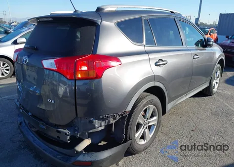 2015 Toyota Rav4 Xle z USA, uszkodzony, nr VIN 2T3WFREV2FW158488